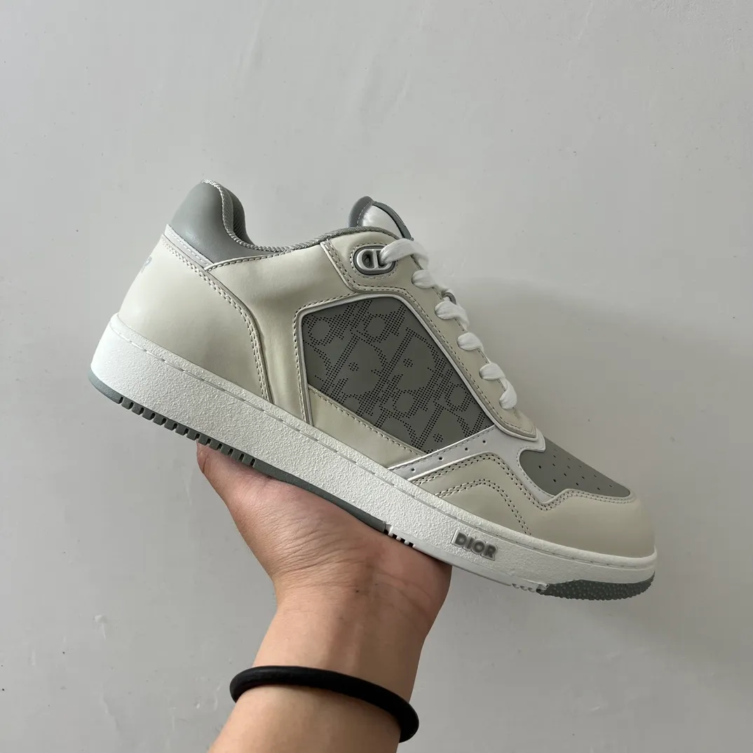👟👟Ex-factory price 560👟👟 Men's size +10 Dior B27 series ✨2024 upgraded version purchasing agent grade ✨Super🔥sports shoes👫couple shoes. The high version 1:1 adopts oil edge lasting technology, the fabric is imported first-layer cowhide + high-tech fabric, and the inner cowhide + customized lining. TPU original engraved outsole. More than 30 colors of high-soled boots are available. Size: 35-42 for women and 38-46 for men. Bosses are welcome to compare...